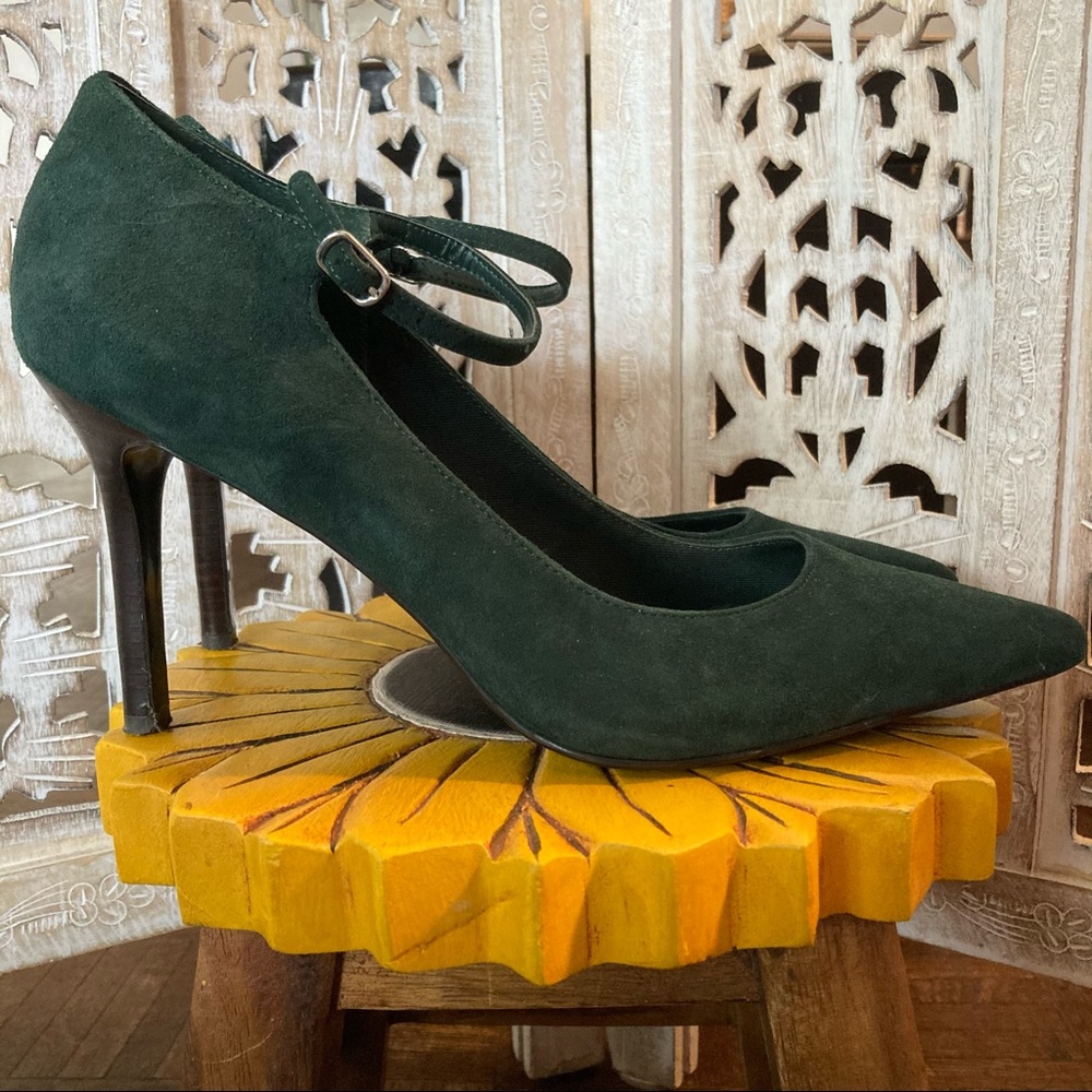 Lauren Ralph Lauren Sage Green Suede Pointed Heels